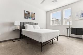 Cozysuites PHX RORO Gym Pool Pets Parking #17 - 5