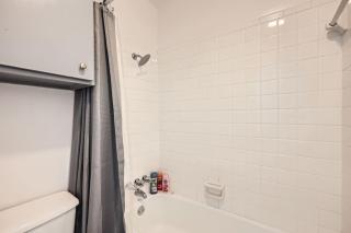 Your Airy King Suite Getaway - Sleeps 4 - Pool, Prkg - Austin - 7