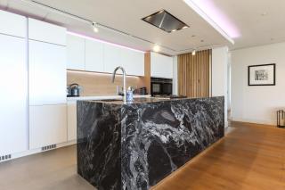 Paradise in Camps Bay, Luxury Villa with Pool and Views - 5