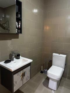 Stylish Comfort at Bweya Suites, Modern Apartment on Entebbe Road - 2