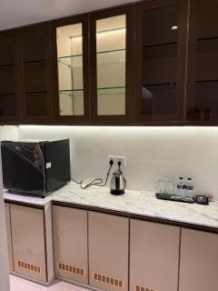 i-Suites Residence & Restaurant - - 4