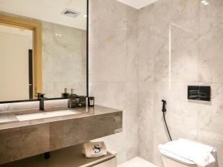 Fresh 3BR Apartment in 5-star Resort - 4