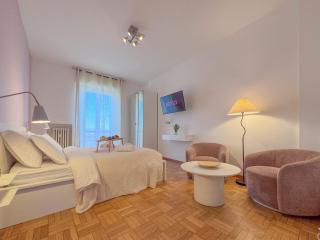 Spacious Apartment with Romantic Balcony and 2 Bathrooms - Milan - 0