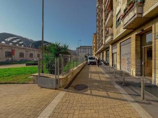 Spacious Apartment with Romantic Balcony and 2 Bathrooms - Milan - 6
