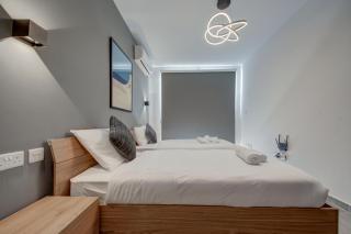 Kuya -Private 2BR Penthouse with Pool & Sunbeds By JL - Is-Swieqi - 7