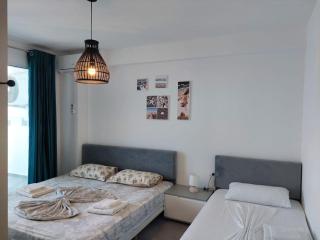 Happy Stay Mihaly - 007 - Saranda - 9