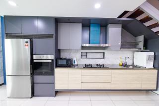 #12a SunriseGurney Seaview FamilyStay - George Town - 9