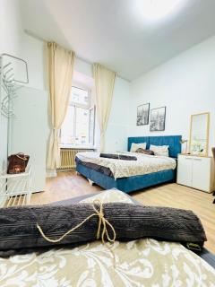 Comfortable 5BR Shared Apt 10 Minute Walk to Matzleinsdorfer Platz - 0