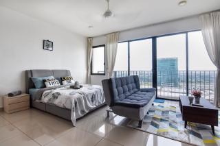 Chic Trefoil Studio Steps from Setia City Mall & SCCC - Shah Alam - 5