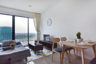 Chic Trefoil Studio Steps from Setia City Mall & SCCC - 3