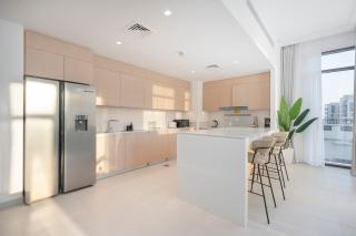 StayShort - Peaceful 4-Bedroom Bright Kitchen Space in Dubai Creek Harbour - 7