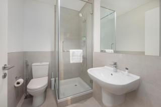 StayShort - Peaceful 4-Bedroom Bright Kitchen Space in Dubai Creek Harbour - 6