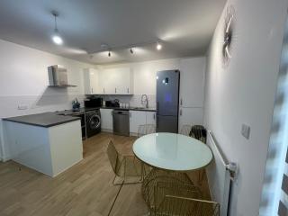 2BR-Sleeps4-Parking-Balcony-NearCityCentre - Londra - 8
