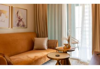 Keyrock Living - Luxury 1BR Apartment with Lake View in Business Bay - Dubai - 4