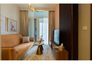Keyrock Living - Luxury 1BR Apartment with Lake View in Business Bay - Dubai - 3