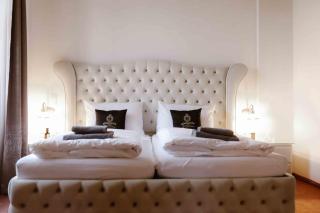 Luxurious Castle Retreat in Austria Little Versailles with Nearby Spas - - 1
