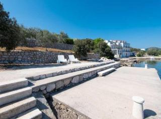 Spacious and Cozy Seafront Apartments - Putniković - 3