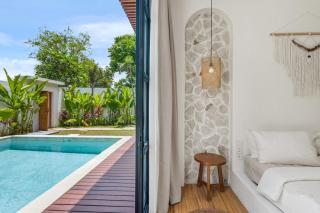 Mediterranean 2BR Villa Ellure Ember with Pool & Lush Garden - 9