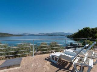 Spacious and Cozy Seafront Apartments - Putniković - 9