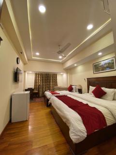 Diplomat Hotel - 3