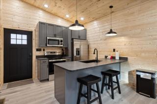 Brand New! Hot Tub, Axe Throwing, Firepit, Arcade - Sevierville - 2