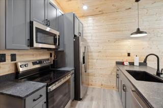 Brand New! Hot Tub, Axe Throwing, Firepit, Arcade - Sevierville - 1