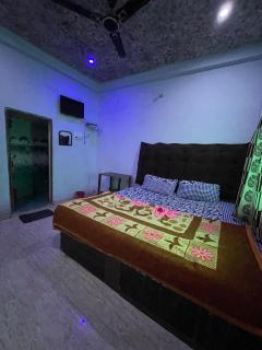 HOTEL SHIVAYY MAJESTIC 3 km from kashi vishwanath temple - Varanasi - 9