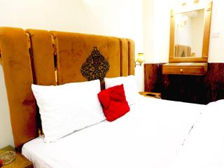 Luxury Furnished Room For Rent In E11 - 2