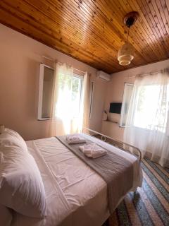 Lemon Yard Apartment - 3