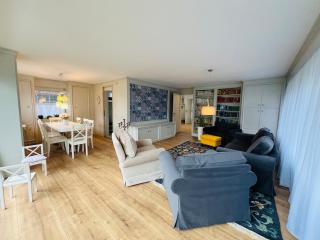 großes Haus im Landhausstil mitten in Wangen - 5