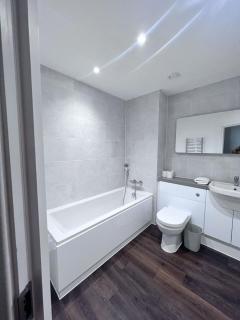 Spacious, modern apartment close to Bicester Village - 6