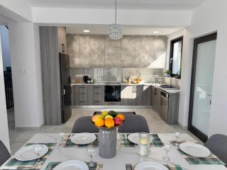 New Luxury Georgia Beach Villa II - 9