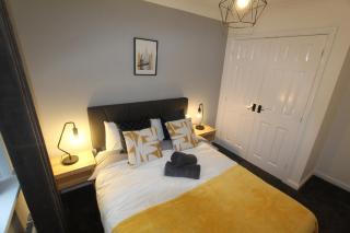 4 Bedroom House Near Manchester Airport, Wythenshawe Hospital and Trafford Centre - Wythenshawe - 8