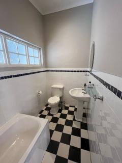 Bloom and Berry Cottage - Hallack Rock - 1