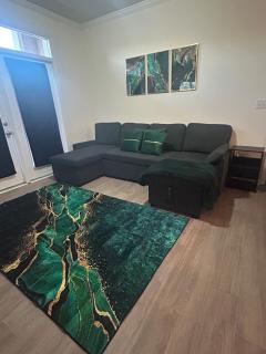 Spacious 2 Bedroom with 4 Beds and Free Parking - 0
