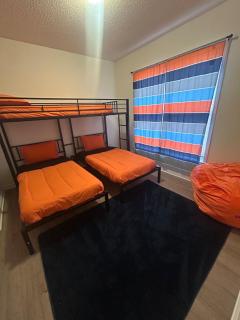 Spacious 2 Bedroom with 4 Beds and Free Parking - 9