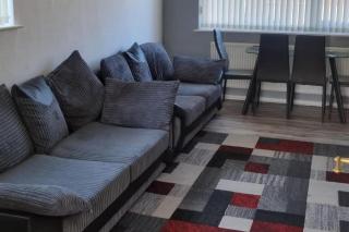 Doncaster-House-Sleeps8-Parking-Garden - 2