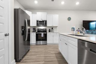 Beachy Gulf Breeze Home, Family & Pet Friendly - Gulf Breeze - 7