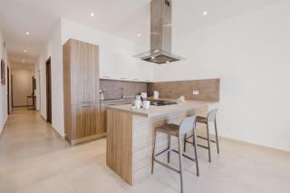 FL 1 TheLODGE - Charming Retreat by Homely - 2