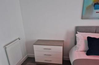 House - Sleeps 10 - Parking - WiFi - 6