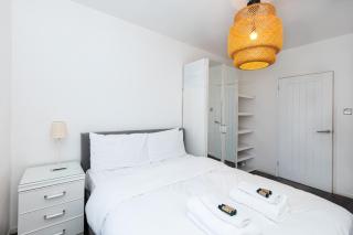 New Listing! Stylish 2BR in Shoreditch - London - 4