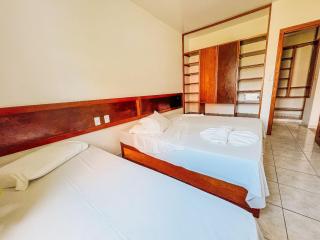 Flat frente praia de Taperapuã, atravessou a rua está na praia, com piscina, sauna e café da manhã como cortesia - 6