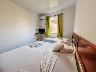 Flat frente praia de Taperapuã, atravessou a rua está na praia, com piscina, sauna e café da manhã como cortesia - 4