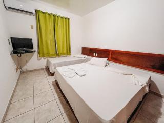 Flat frente praia de Taperapuã, atravessou a rua está na praia, com piscina, sauna e café da manhã como cortesia - 3