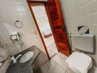 Flat frente praia de Taperapuã, atravessou a rua está na praia, com piscina, sauna e café da manhã como cortesia - 2