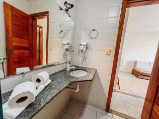 Flat frente praia de Taperapuã, atravessou a rua está na praia, com piscina, sauna e café da manhã como cortesia - 1