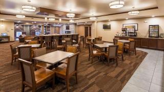 Best Western Plus Lincoln Inn & Suites - Lincoln - 1