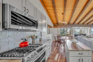 Lake Tahoe Vacation Rental Fireplace and Balcony - Incline Village - 9