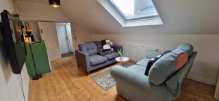 Quayside 2BD Above Live Music Venue & Bar - Cork - 0
