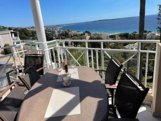 CANNES FRANCIA Superbe F3 balcon vue mer piscine - 8